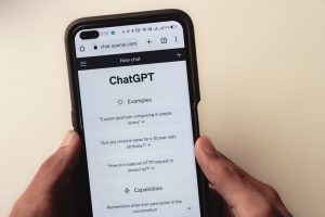 Tela do ChatGPT em smartphone.